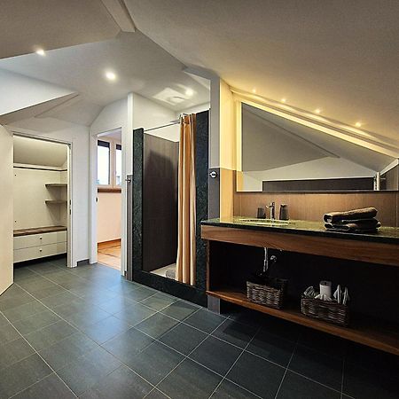 Residenza Laurum マンデッロ・デル・ラーリオ エクステリア 写真