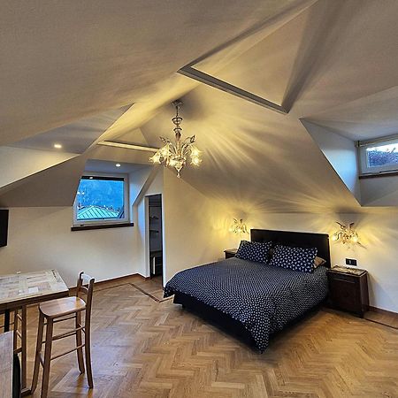 Residenza Laurum マンデッロ・デル・ラーリオ エクステリア 写真