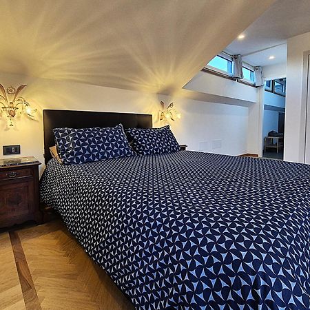 Residenza Laurum マンデッロ・デル・ラーリオ エクステリア 写真