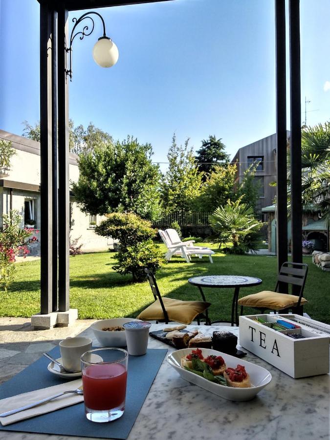 Residenza Laurum マンデッロ・デル・ラーリオ エクステリア 写真